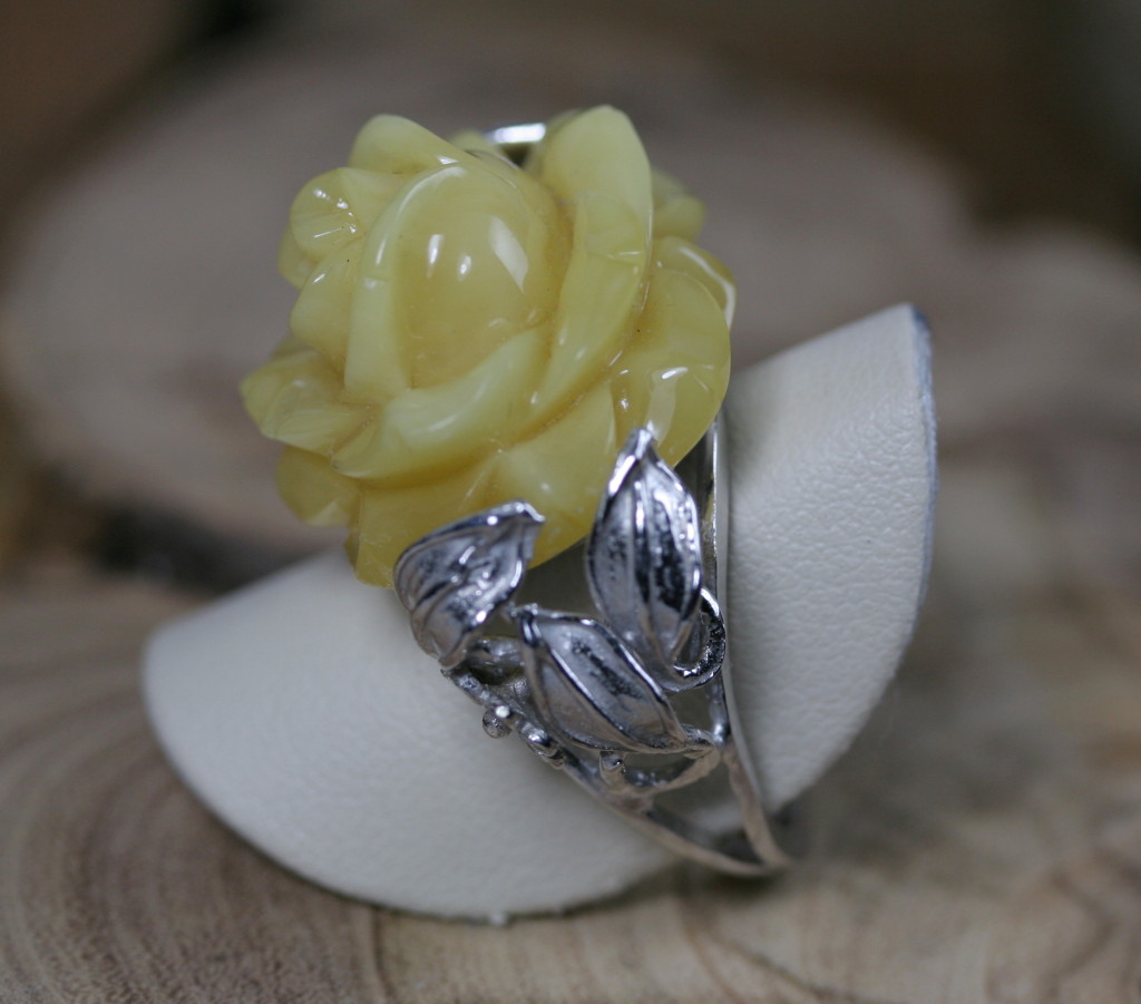 anello rosa ambra