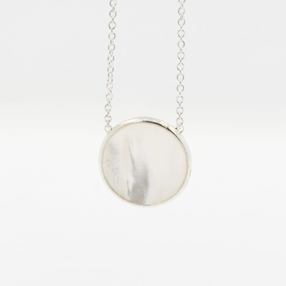 Collana con Madreperla montata in argento