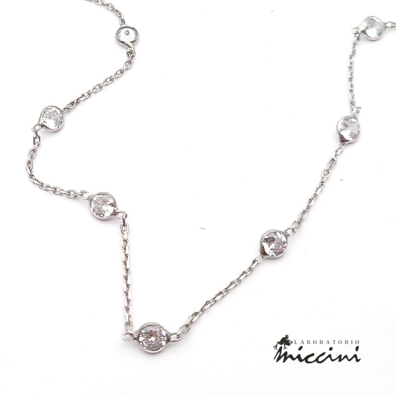 Collana lunga in argento con zirconi