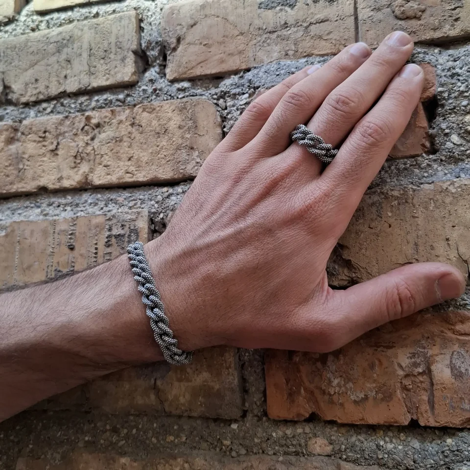 Bracciale ed anello coordinati modello grumetta puntinata e brunita