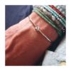 Bracciale con nodo in argento indossato
