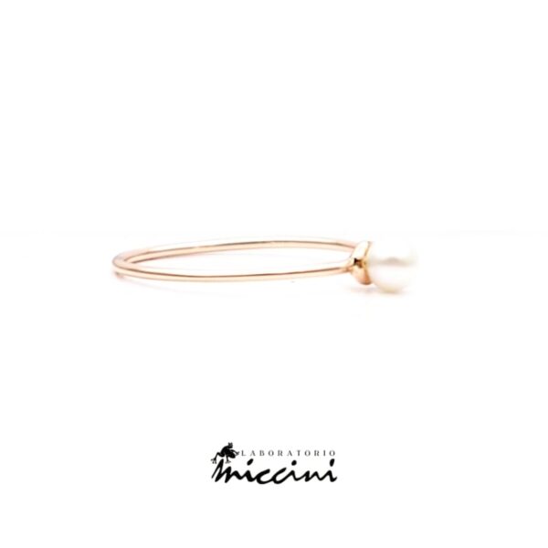 anello minimal con perla d'acqua dolce in oro rosa