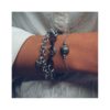 Bracciale mappamondo indossato