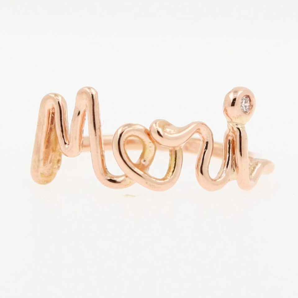 Anello con nome in oro