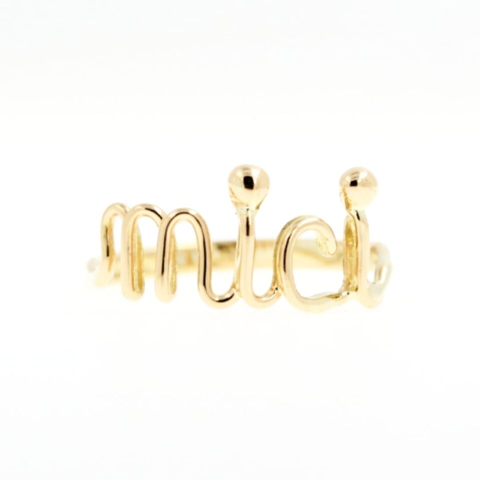 Anello con nome in oro