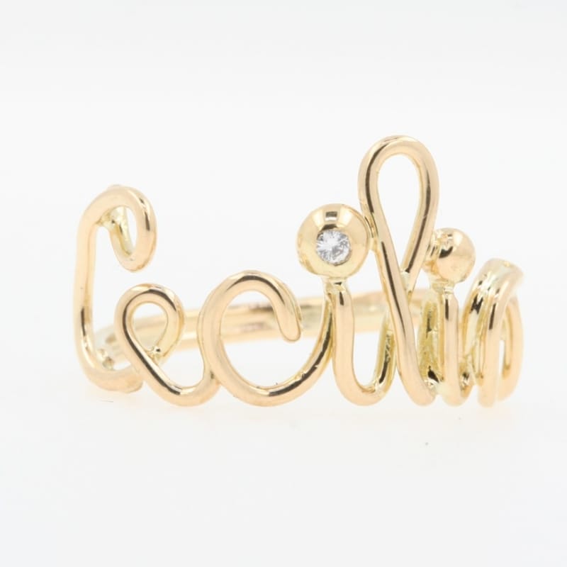 anello con nome in oro giallo