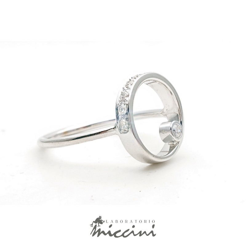 Anello cerchio con diamanti