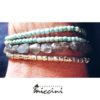 Bracciale pepite martellate in argento indossato