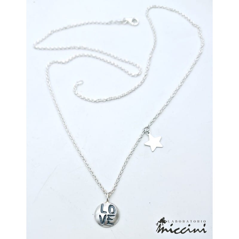 Collana con Love inciso