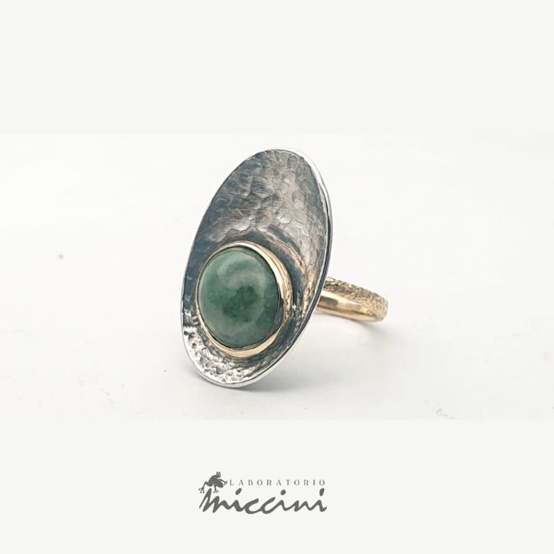 Anello con giada in argento ed oro giallo