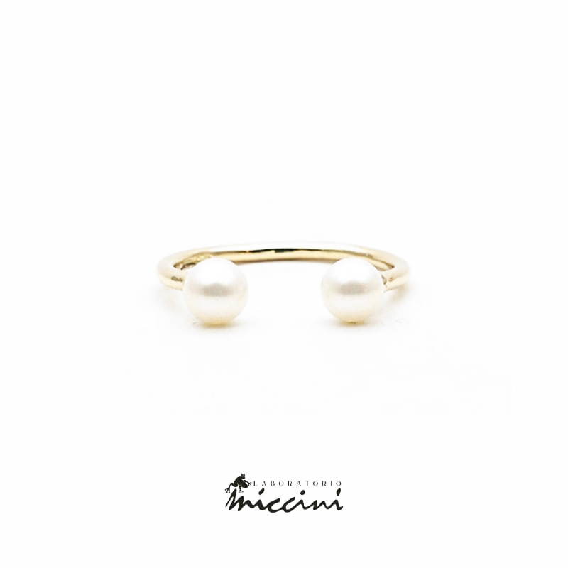 Anello aperto con 2 perle in oro giallo
