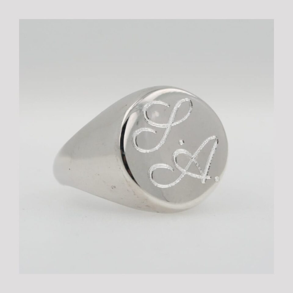 Anello chevalier da uomo in argento personalizzabile