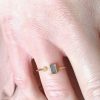 Anello con labradorite e pietra di luna