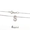 collana con iniziale in oro e diamanti