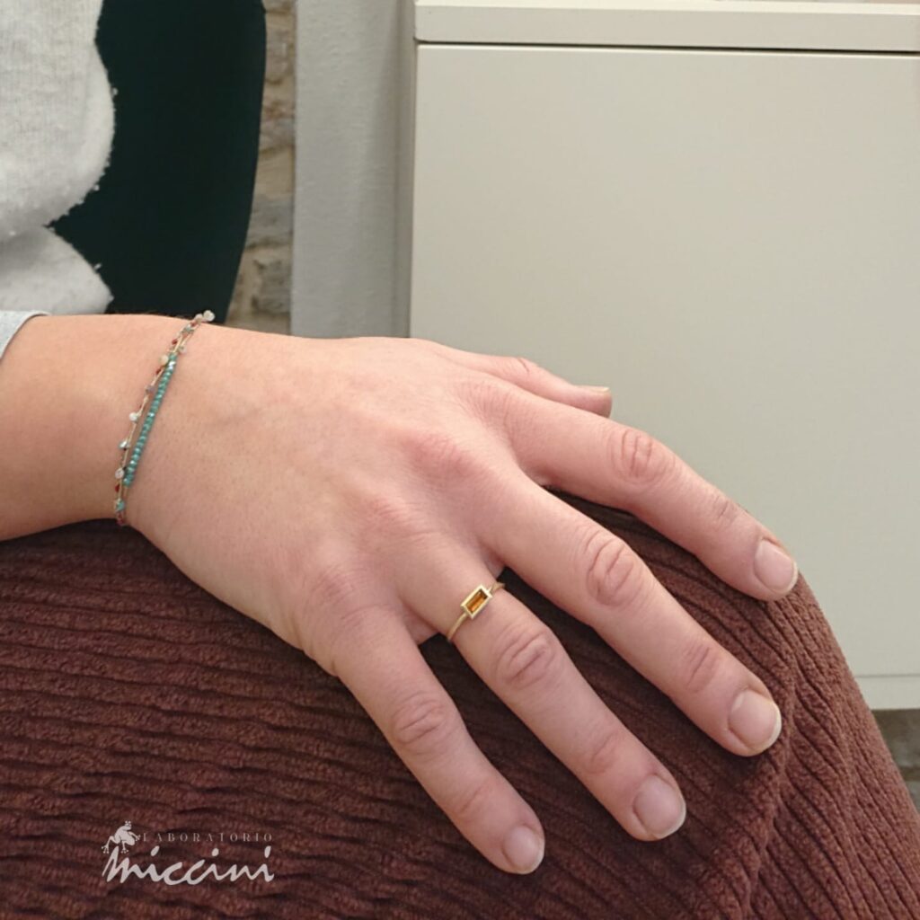 anello con quarzo citrino rettangolare
