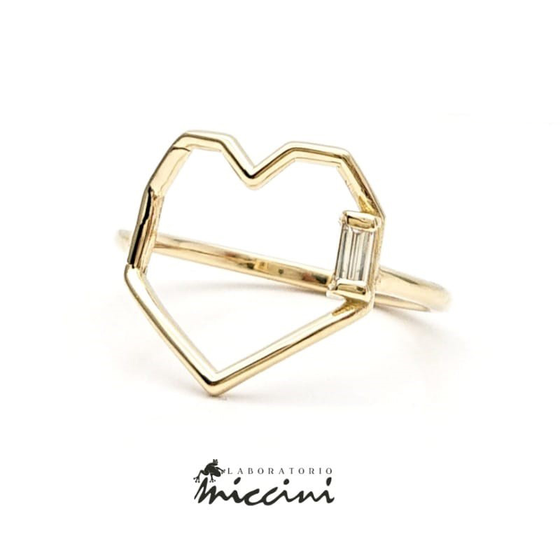 anello con cuore e diamante