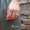 anello con fascia di cuori puntinati in argento