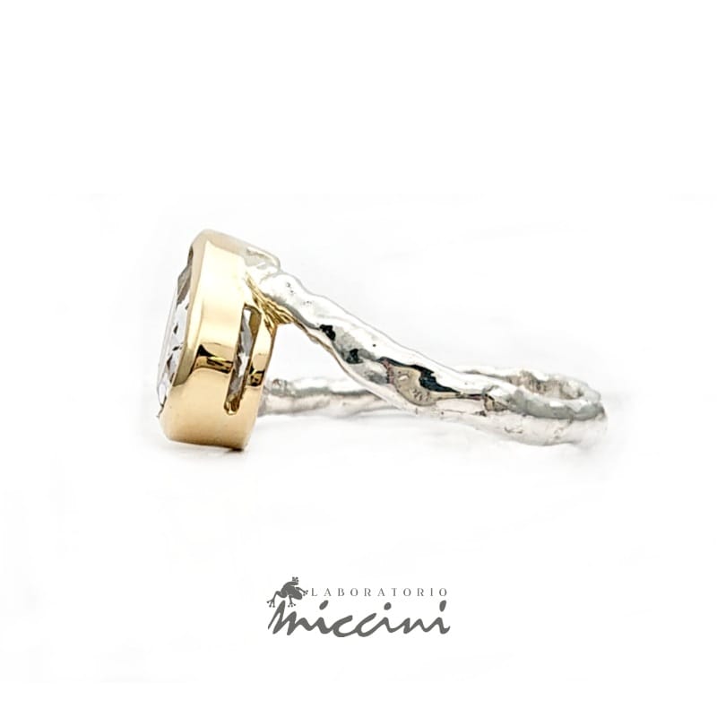 anello con morganite con castone in oro e gambo in argento