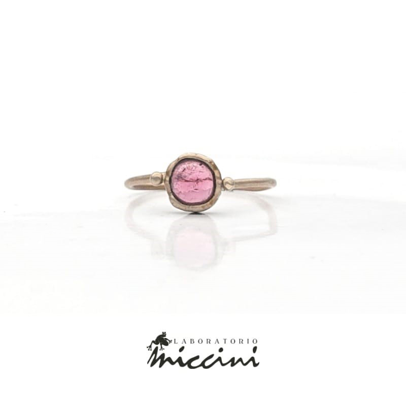 anello con tormalina rosa in oro bianco naturale