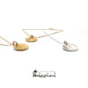 collana con medaglietta in argento e iniziale