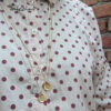 collana con iniziale in argento fatta a mano
