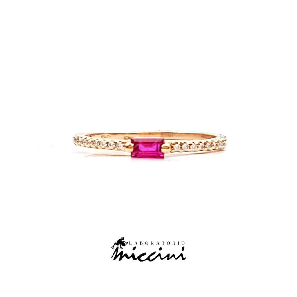 anello in oro rosa con rubino e diamanti