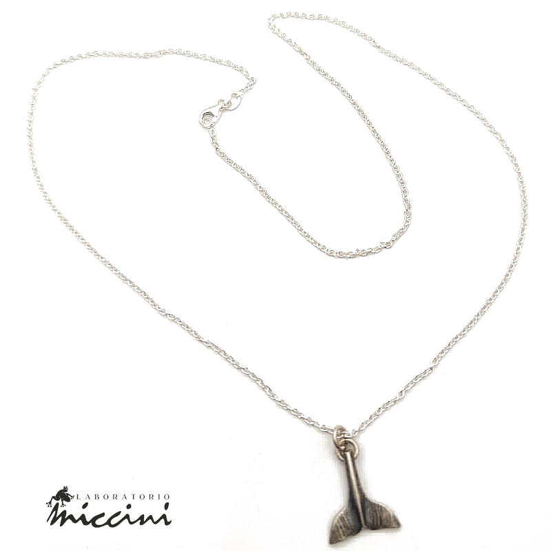 collana in argento 925 con ciondolo a forma di coda di balena