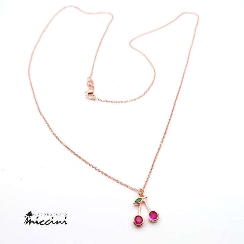 collanina in argento con zirconi a forma di ciliegia