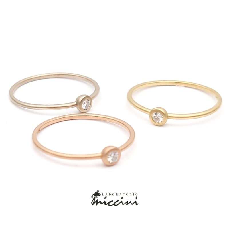 solitario minimal oro 18 kt con diamante 0,04 kt