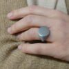 anello chevalier con gambo rigato e finiture brunite
