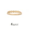 anello in oro satinato martellato con opali
