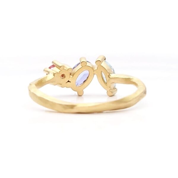 anello in oro con tormalina, tanzanite e acquamarina