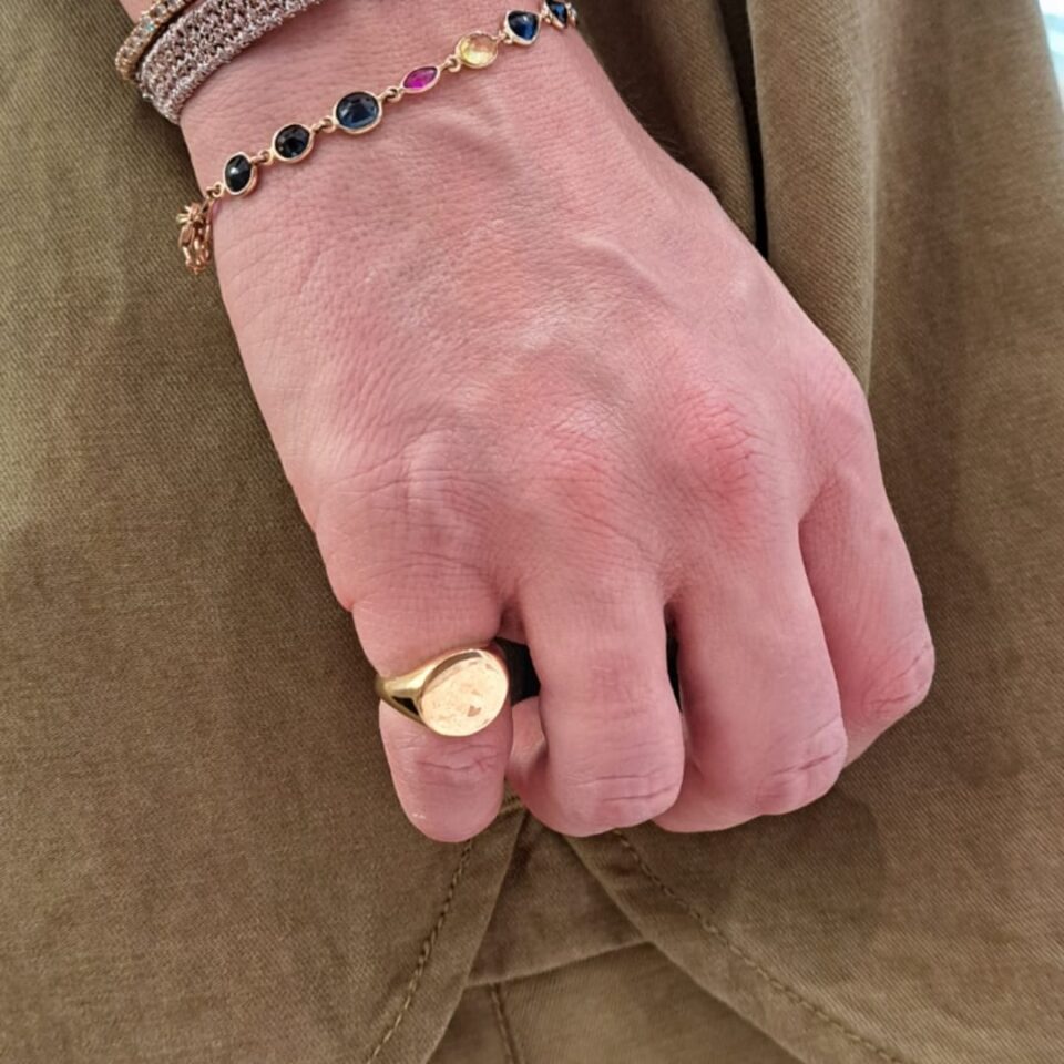 Anello da mignolo in oro giallo personalizzabile