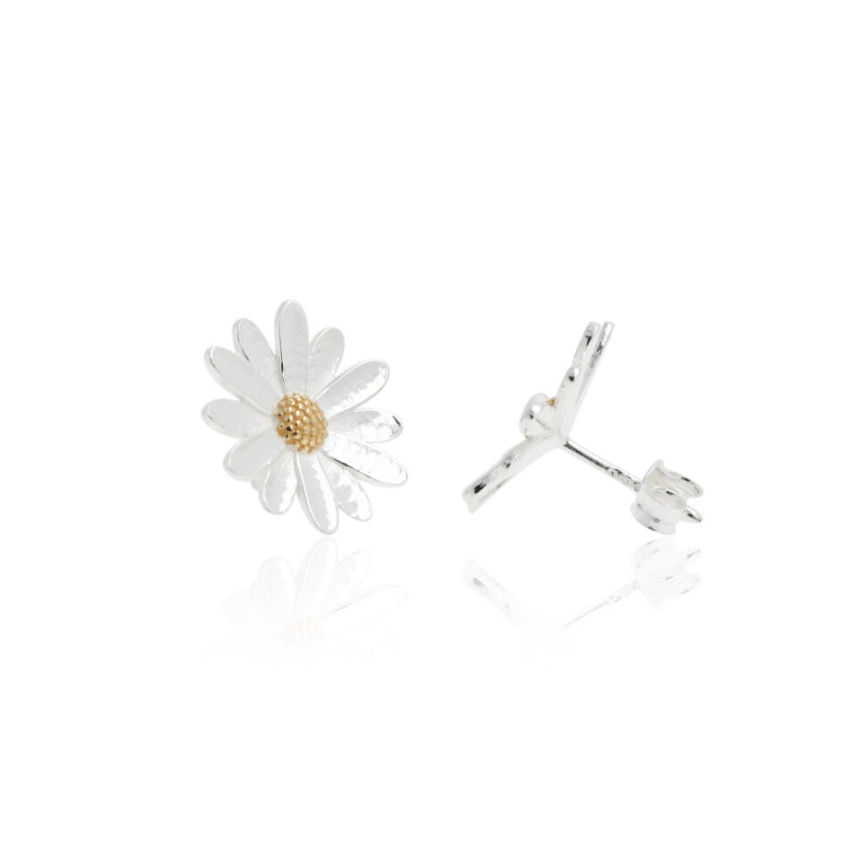 orecchini a margherita con petali in argento rodiato e pistilli in argento dorato