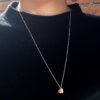 Ciondolo Cuore in Oro giallo Personalizzabile indossata