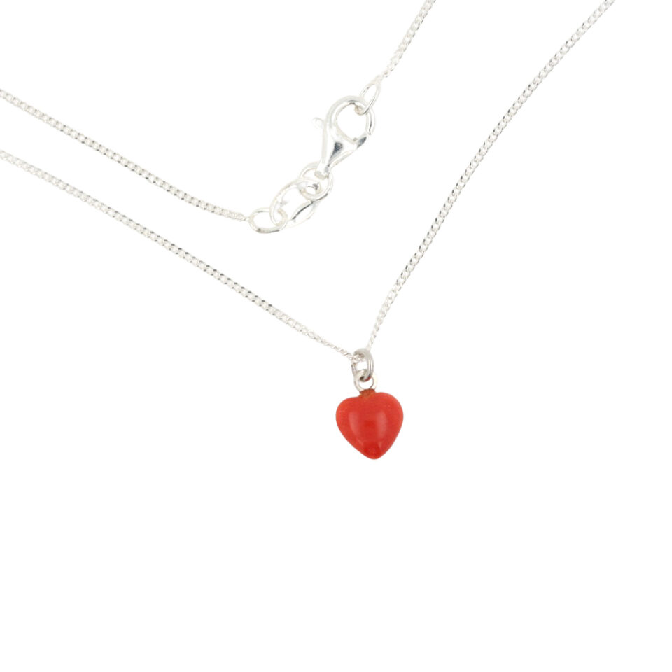 Collana con ciondolo in corallo a forma di cuore