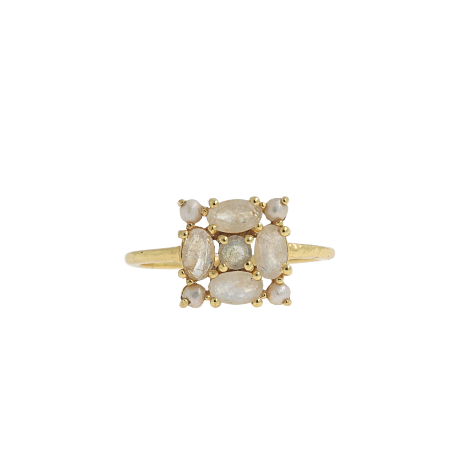 anello in argento dorato con perle e pietre dure