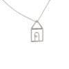ciondolo a forma di casa in argento rodiato con zircone sulla porta