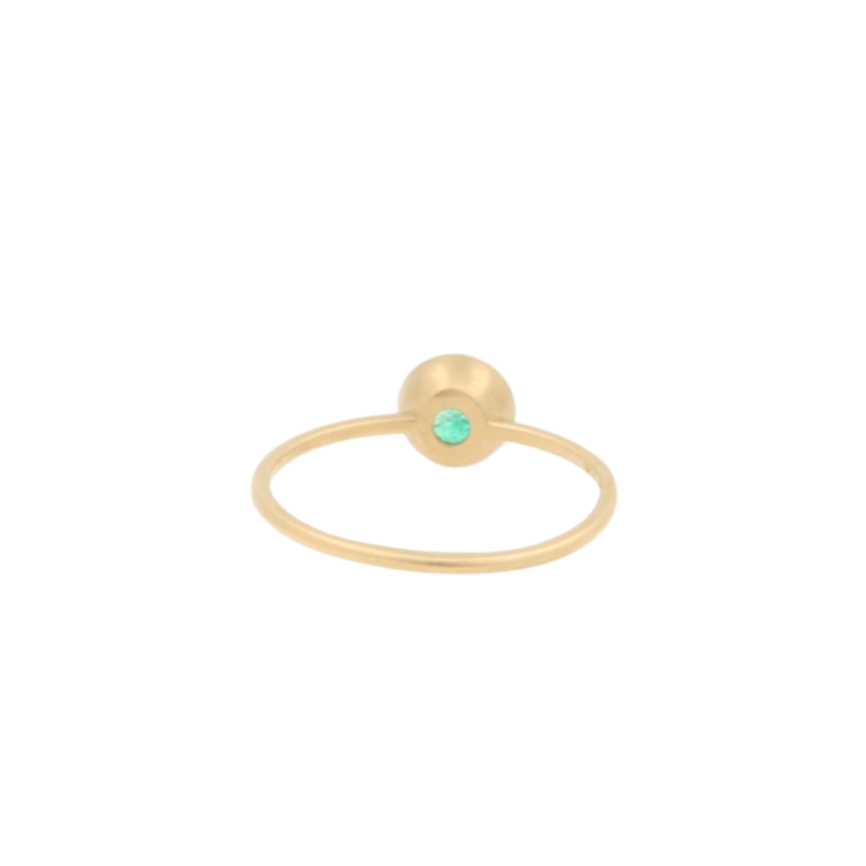 retro dell'anello minimal in oro giallo satinato con smeraldo colombiano