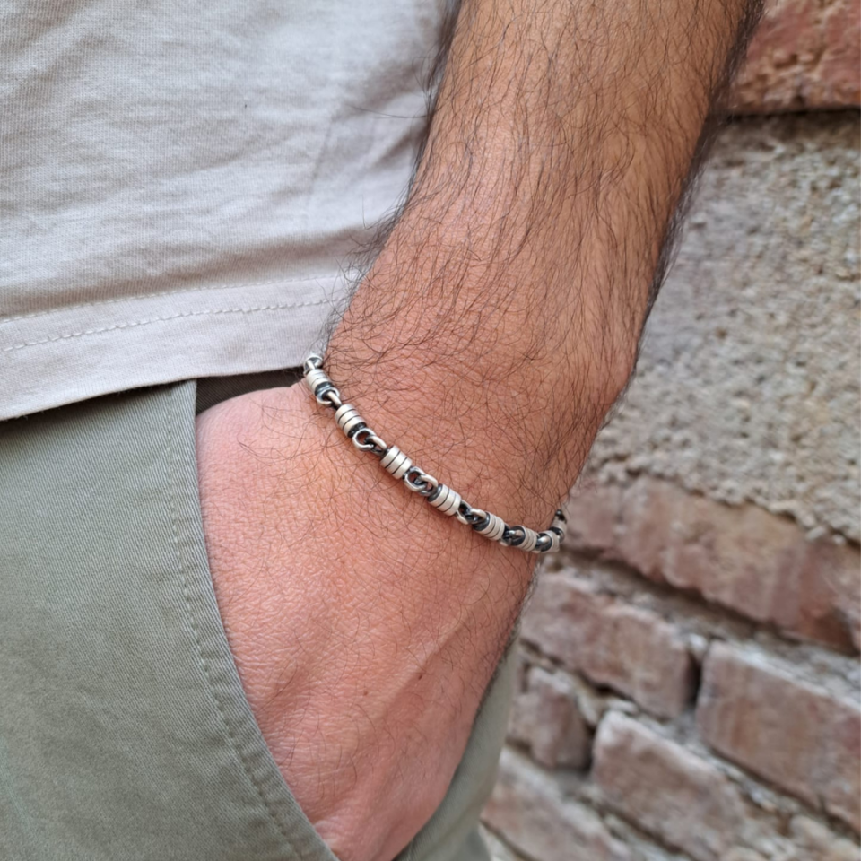 Bracciale in argento da uomo con maglie a forma di cilindri