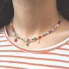 collana indossata fatta a mano con pietre e argento dorato