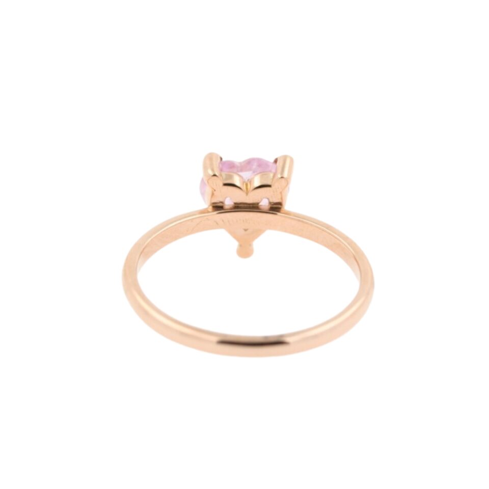anello in oro rosa con cuore in zafifro rosa