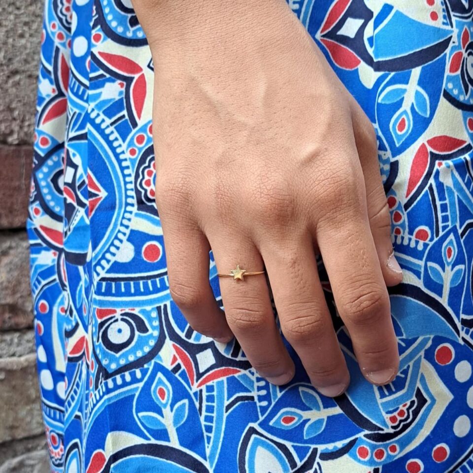 anello in oro con stellina