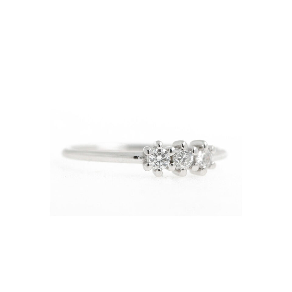 anello trilogy in oro bianco e diamanti