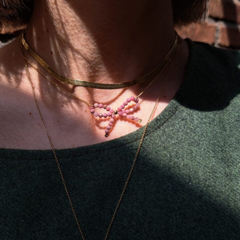 collana con fiocco rosa