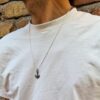 Collana con Ancora puntinata indossata