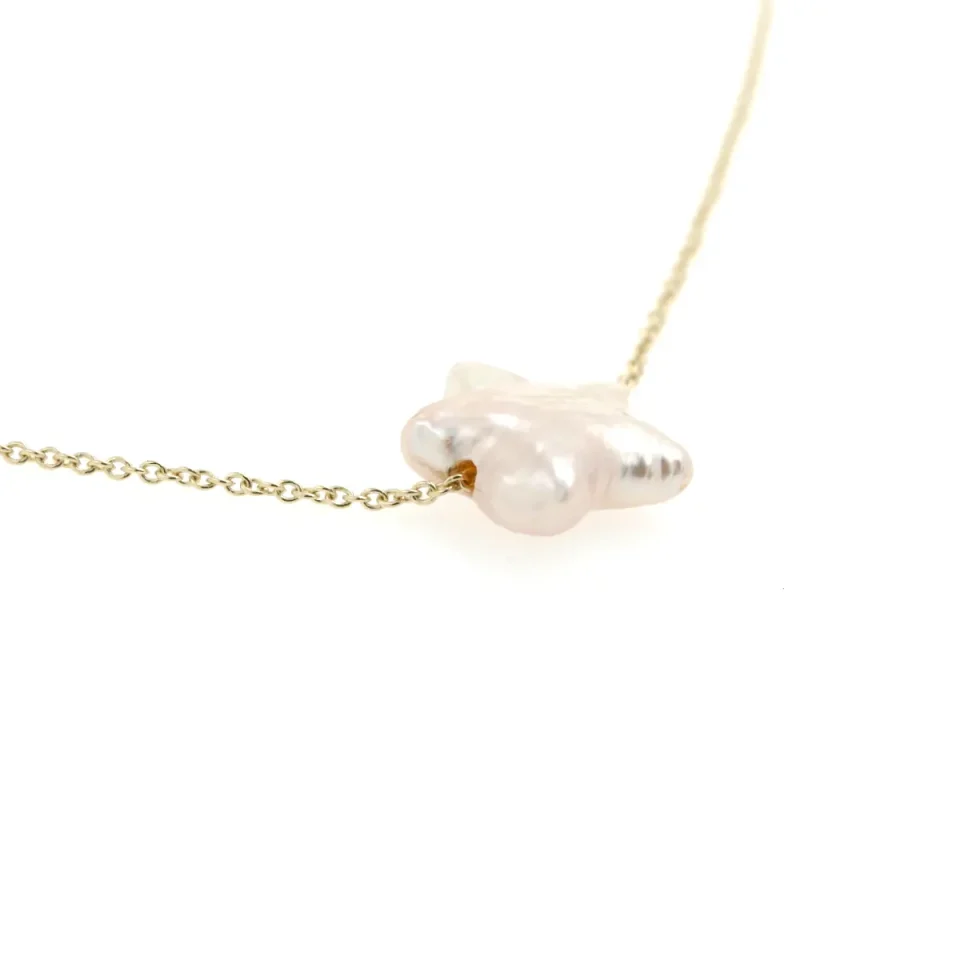 collana con perla centrale a forma di stella