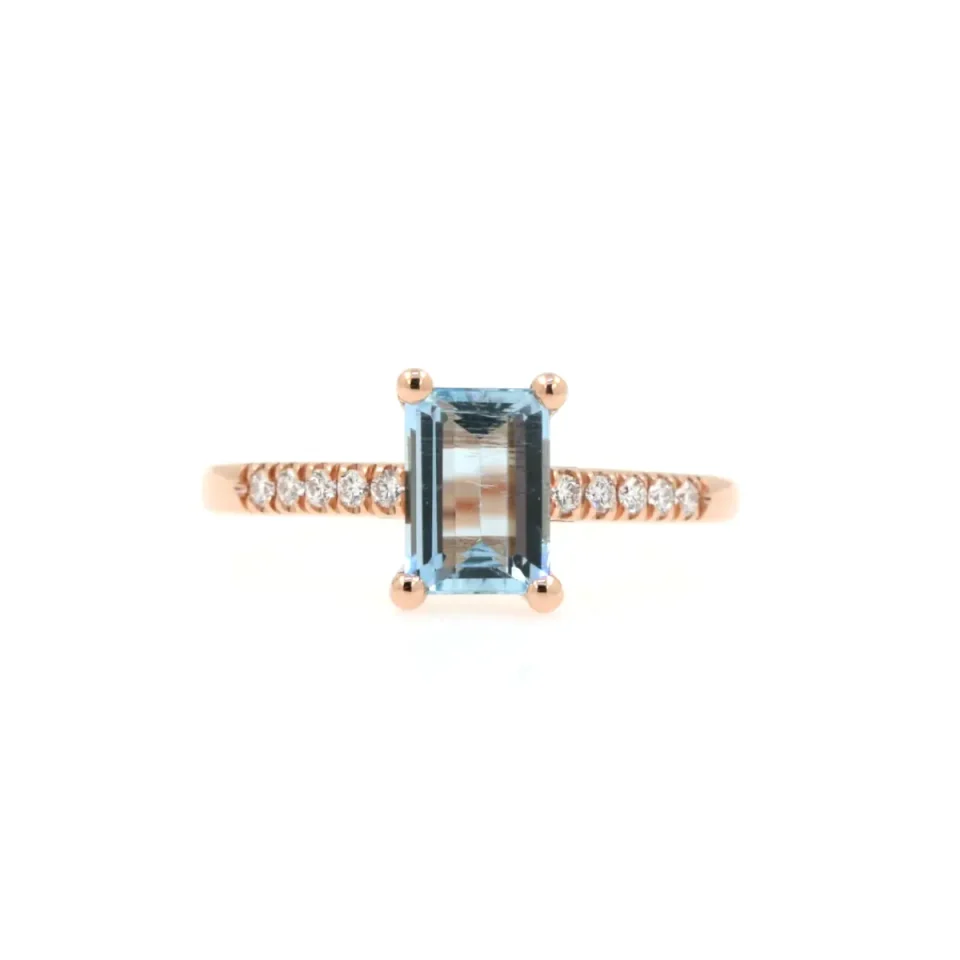 anello con acquamarina naturale e diamanti