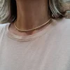 collana girocollo modello tubogas indossata nella versione argento dorato
