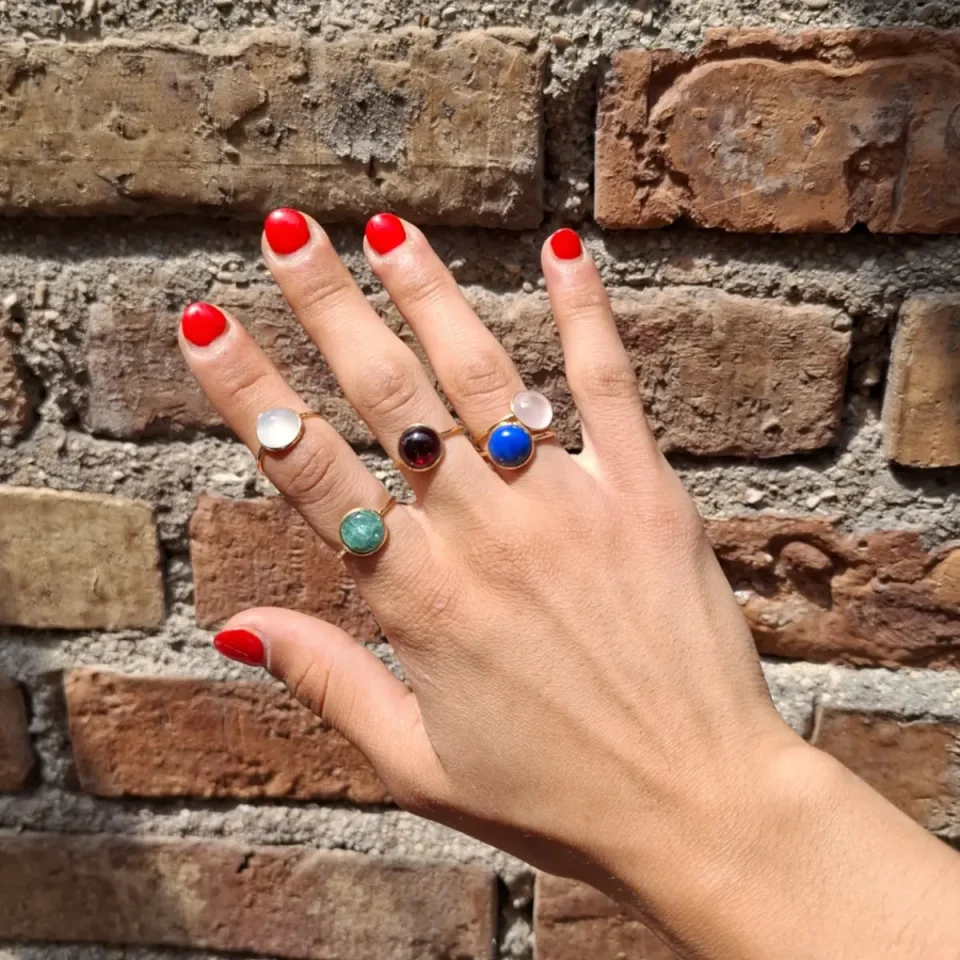 anelli con pietre naturali taglio cabochon